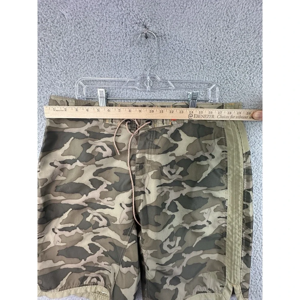 The North Face Classic V Board Shorts Mens 38x10 Camo Hybrid Swim Trunks Beach